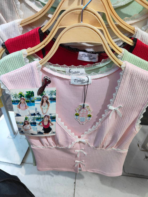 Women Lacey Border V-Neckline Crop Tops